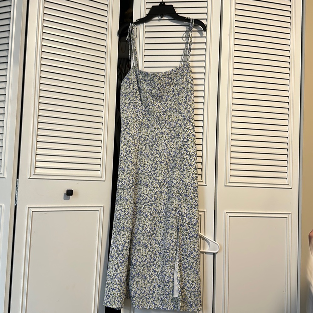 Sleeveless midi dress
